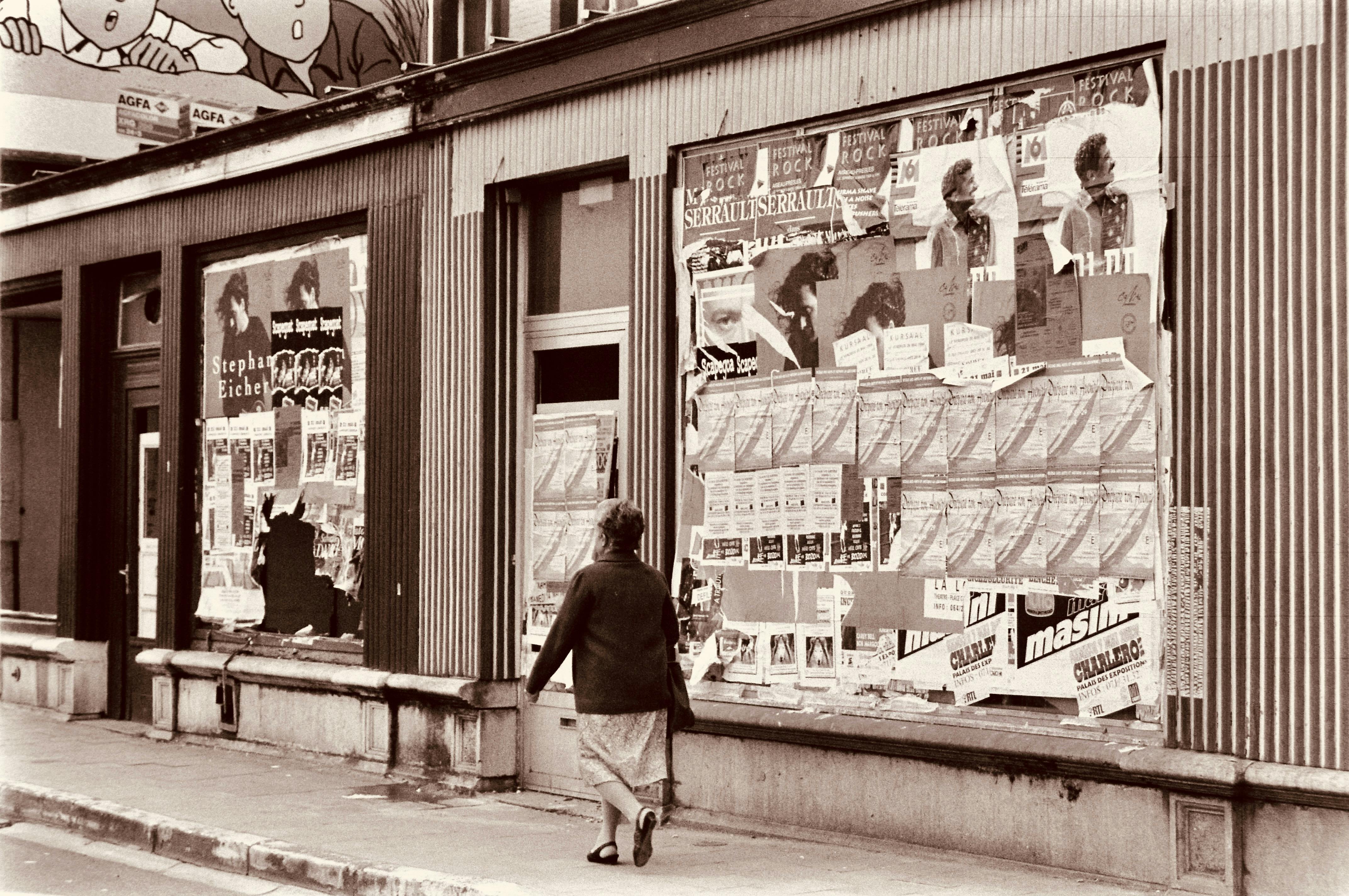 Affiches publicitaires sur façade pour campagne ads