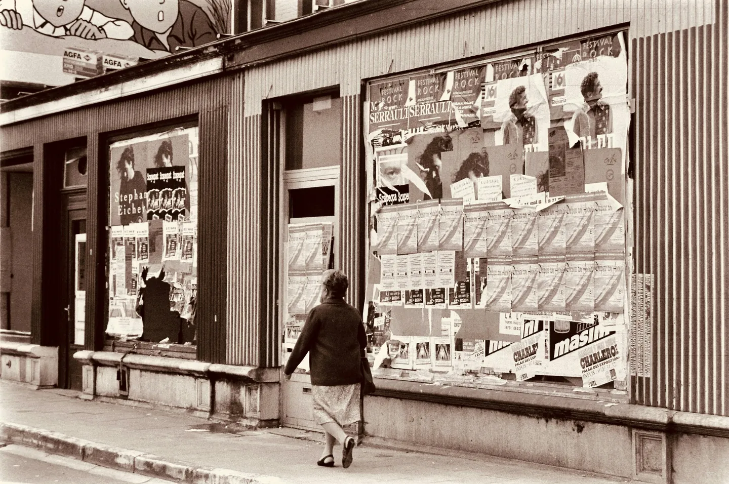 Affiches publicitaires sur façade pour campagne ads