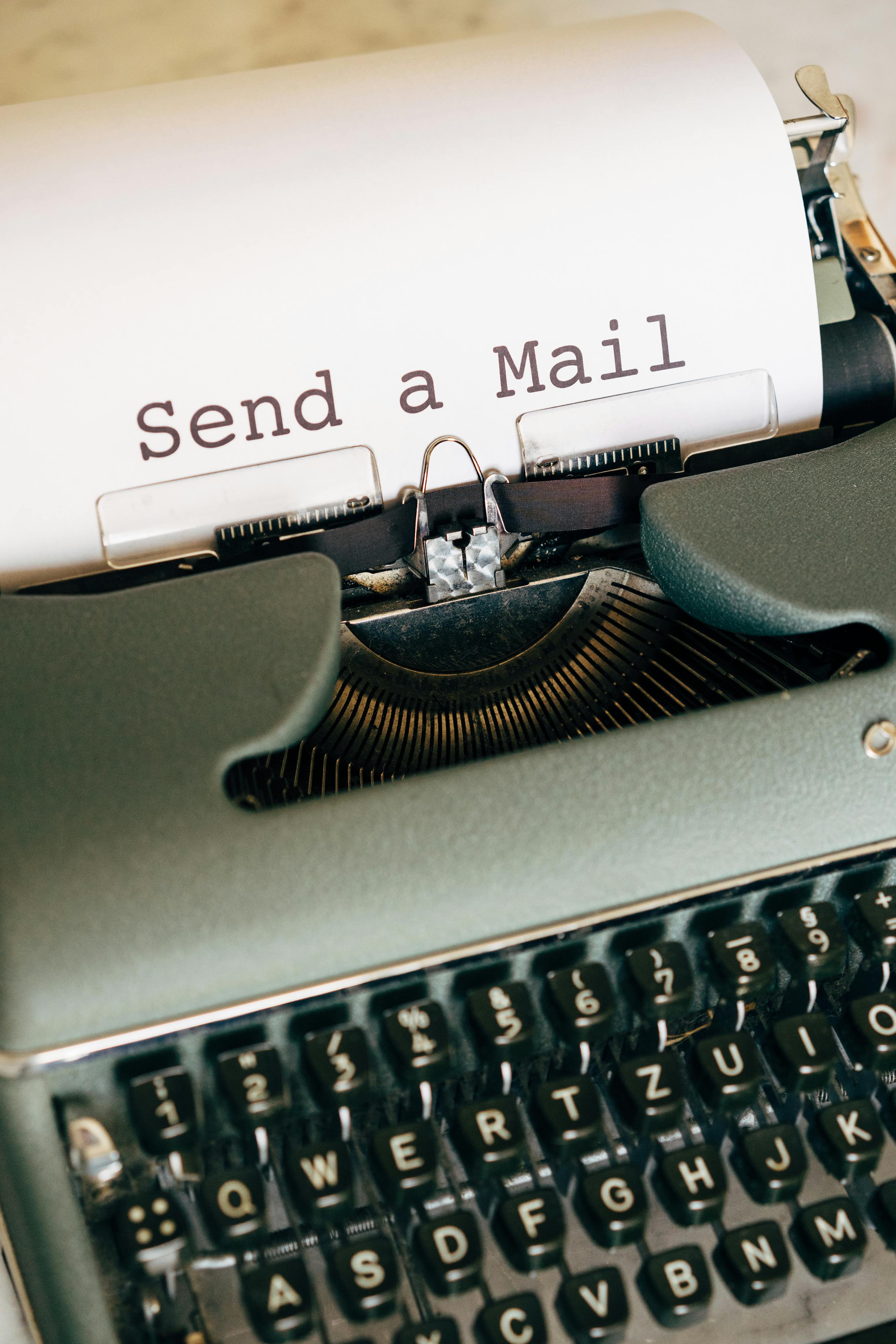 Machine à écrire avec texte send a mail